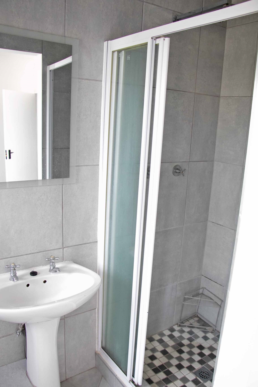 To Let 3 Bedroom Property for Rent in Somerset Ridge Western Cape